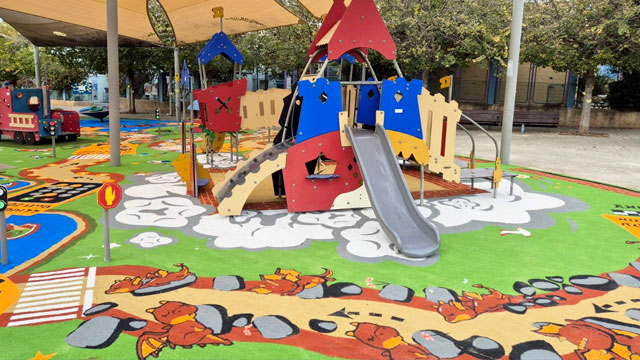 Gazon personnalisé pour aire de jeux à thème